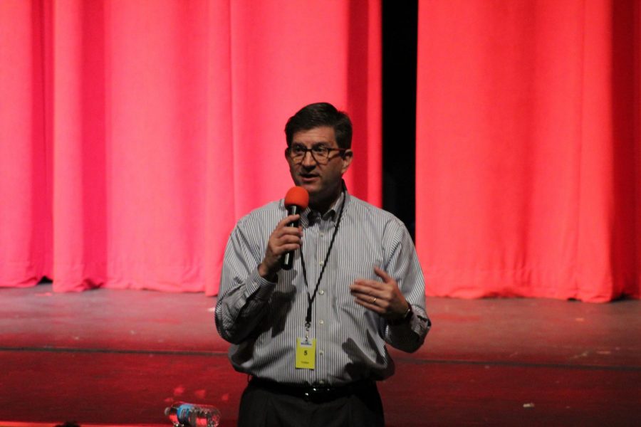 State Respresentative Brad Schneider visits government students