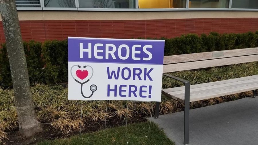 A sign in front of Northwestern Lake Forest Hospital 