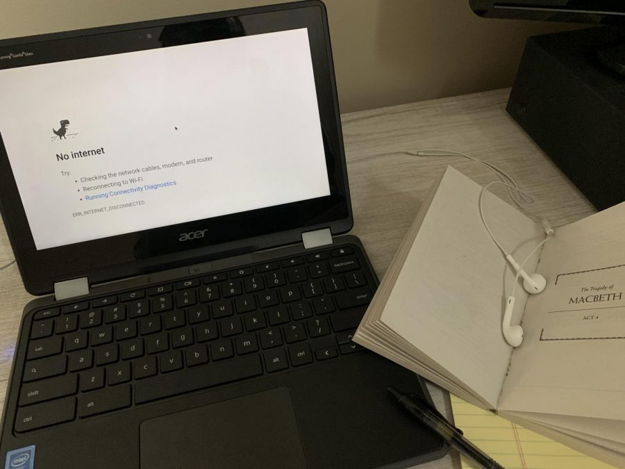 A Chromebook shows an error message when WiFi connection was lost, a feeling and moment that so many students have faced this semester.