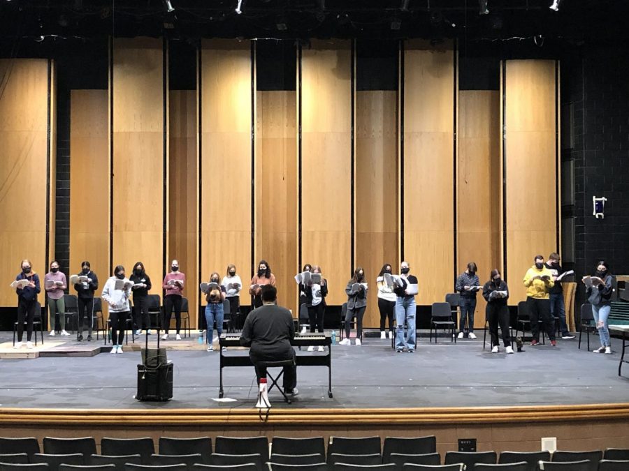 Encore! returns to in-person rehearsals once Central went hybrid. Students follow safety protocols. Photo provided by Maureen Ritter