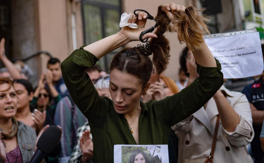 Nasibe+Samsei%2C+an+Iranian+woman%2C+cuts+her+ponytail+off+during+a+protest