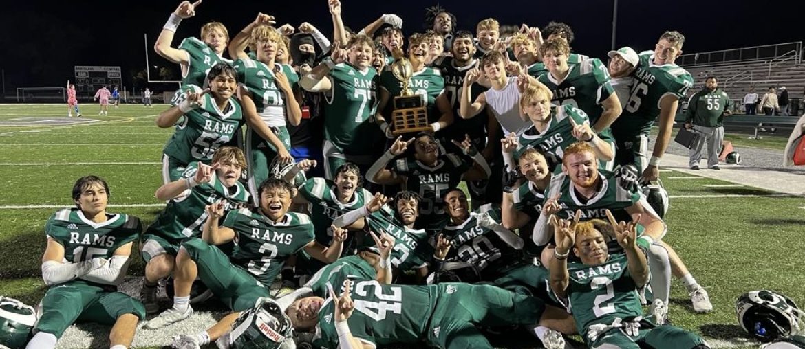 Grayslake Central’s football team
celebrates a 34-7 win against Grayslake
North on Sept. 14, 2023.
Photo provided by Marcus Engels