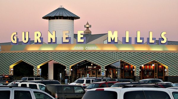 The Gurnee Mills mall in Gurnee, IL, home of the American Eagle. Provided by Wikimedia Commons.