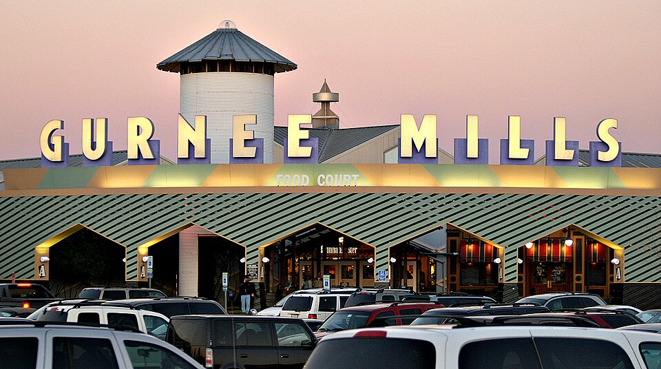 The Gurnee Mills mall in Gurnee, IL, home of the American Eagle. Provided by Wikimedia Commons.