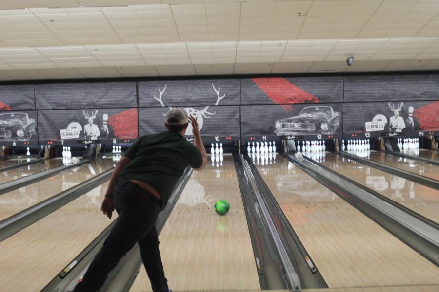 Sophomore Carter Lee practices at the bowling alley.