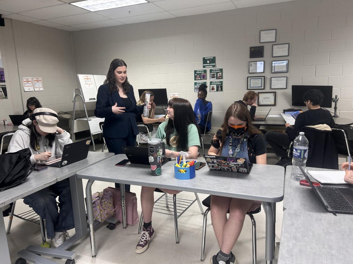 The 25-26 Rampage newsroom workshops with alumna and Rampage veteran Marissa Payne, who now works for the Des Moines register as a Statehouse reporter.